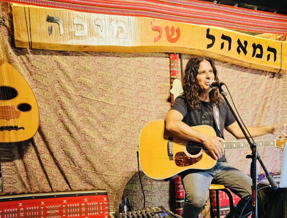 המאהל של מיכה - הופעה חיה